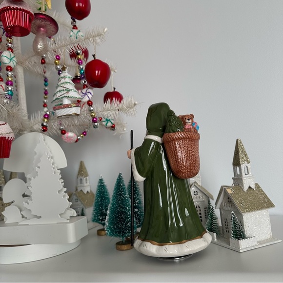 🎶 Saint Nicholas Green Coat Porcelain - Picture 5 of 9